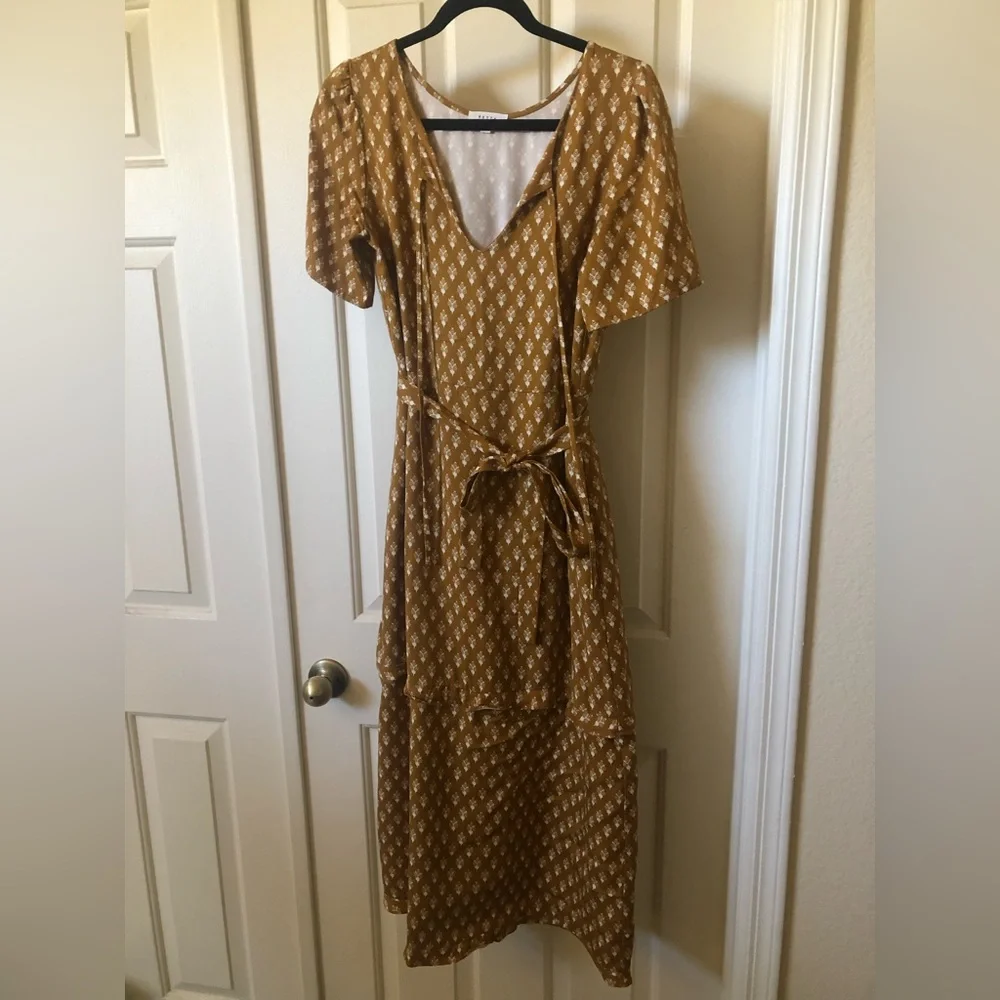 Vetta Capsule House Dress in Gold - Picture 5 of 7
